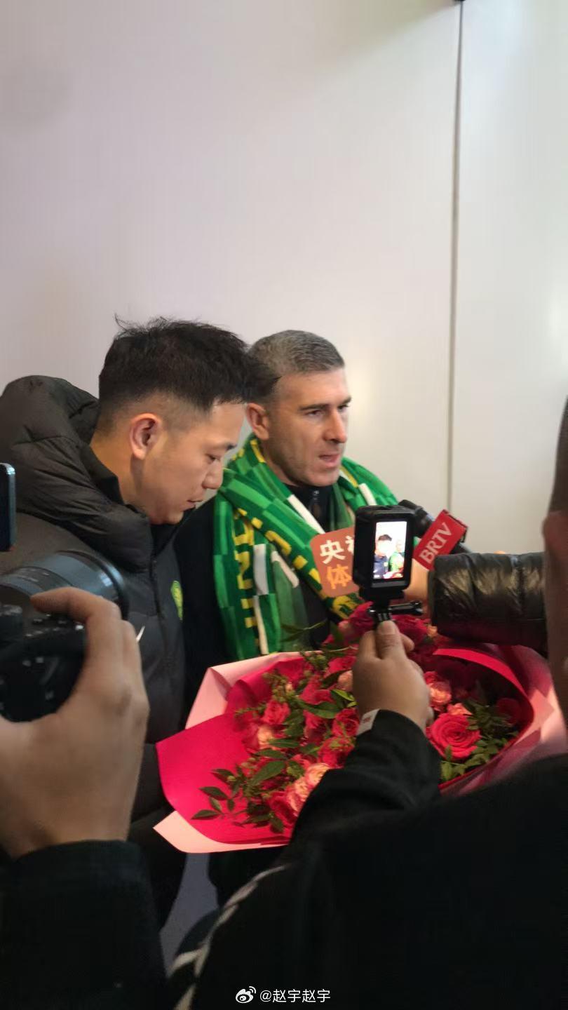 官方网站-新帅到位，国安主教练蒙哥马利已经抵达北京