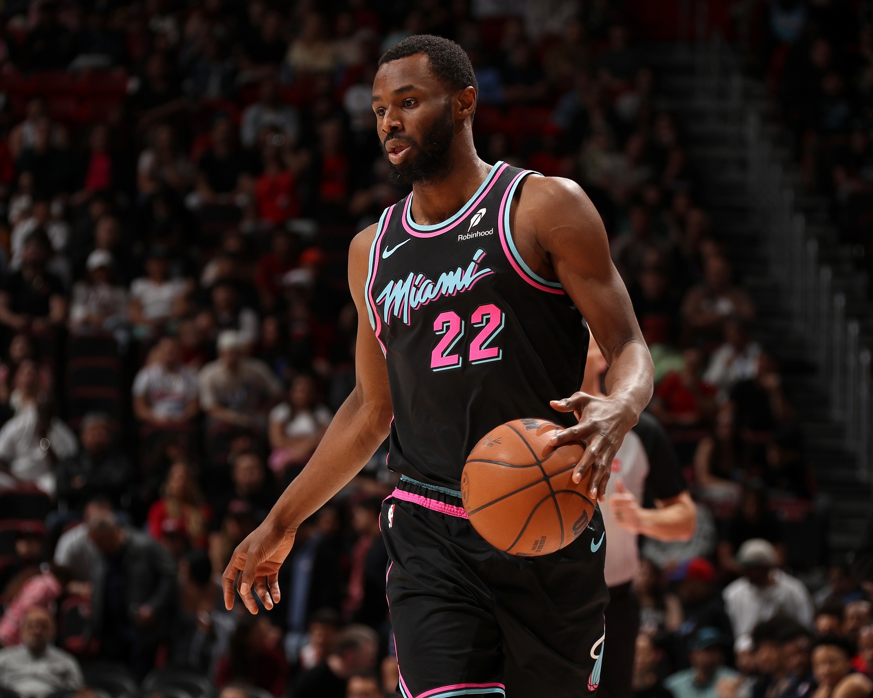 乐鱼官网app-没拿计算器？维金斯9中4拿到10分 得分全在上半场